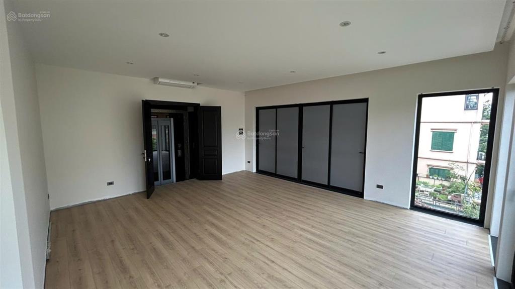Hoàn kiếm 79 tỷ, 90m2, mt 8m, mặt phố trần quốc toản, lô góc 3 thoáng, 6 tầng thang máy + sân vườn
