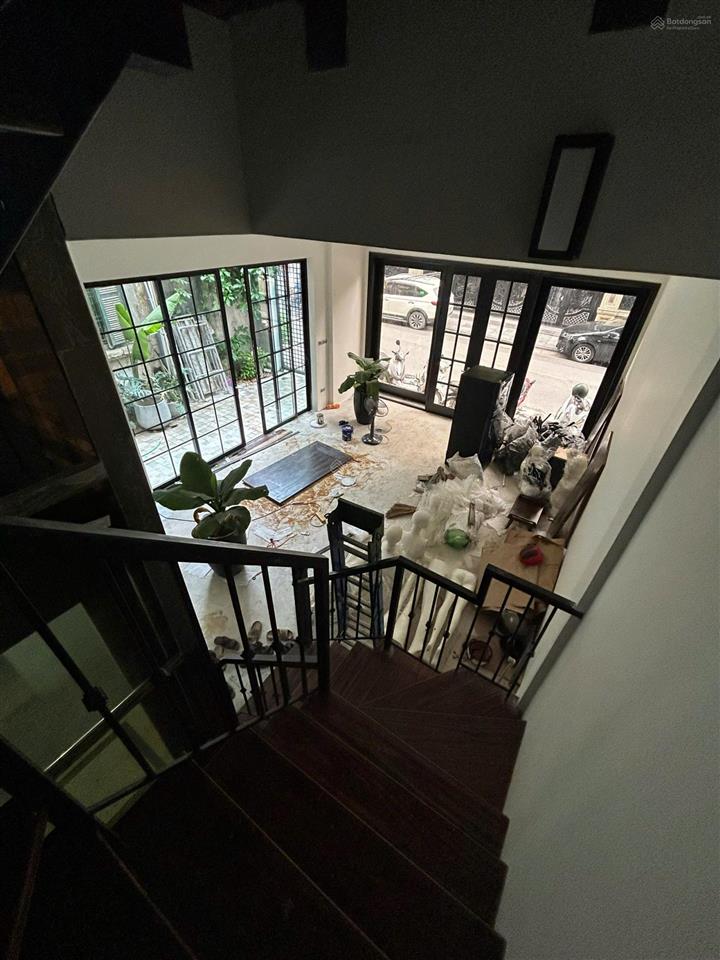 Hoàn kiếm 79 tỷ, 90m2, mt 8m, mặt phố trần quốc toản, lô góc 3 thoáng, 6 tầng thang máy + sân vườn