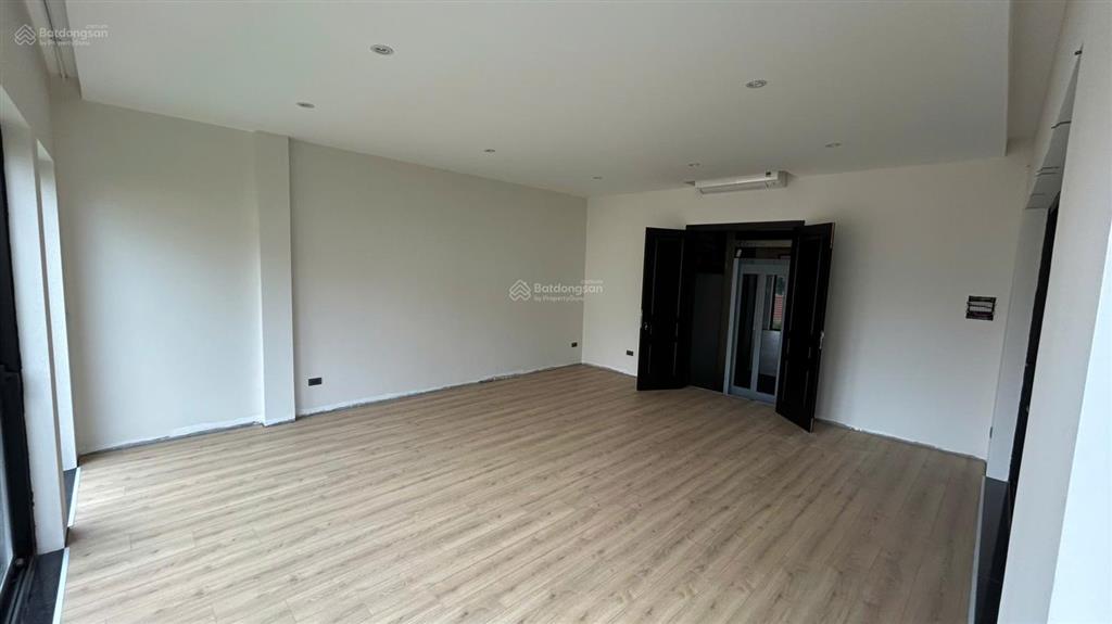 Hoàn kiếm 79 tỷ, 90m2, mt 8m, mặt phố trần quốc toản, lô góc 3 thoáng, 6 tầng thang máy + sân vườn