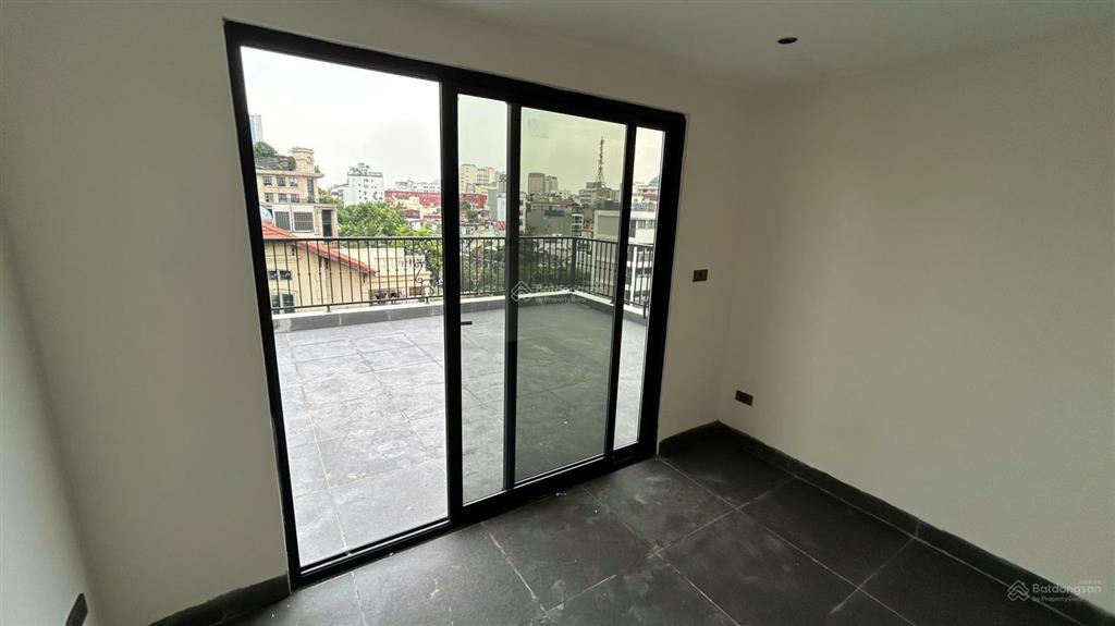 Hoàn kiếm 79 tỷ, 90m2, mt 8m, mặt phố trần quốc toản, lô góc 3 thoáng, 6 tầng thang máy + sân vườn