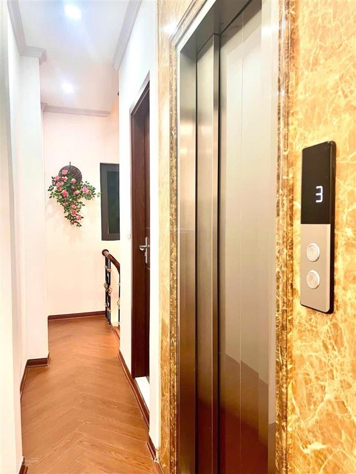 Ba đình  tây hồ 10.2 tỷ  600m ra hồ tây gần phố 5 tầng thang máy đủ nội thất