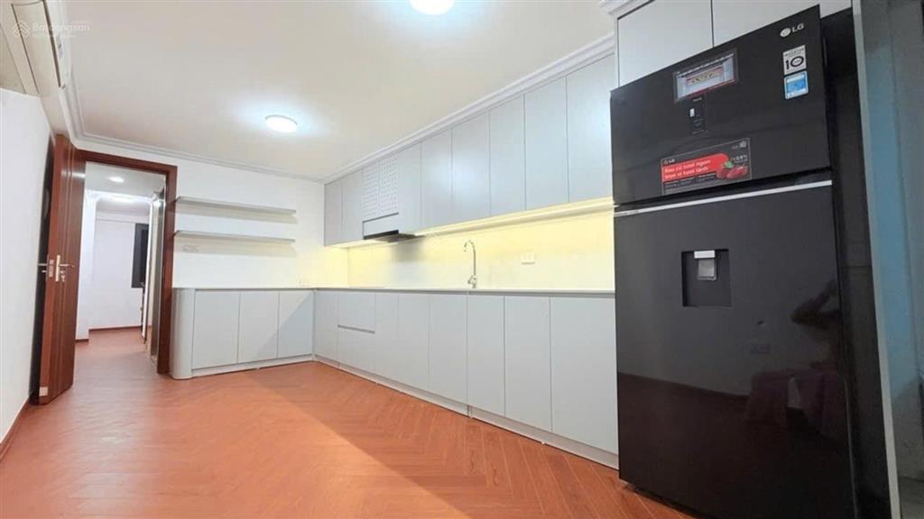 Ba đình  tây hồ 10.2 tỷ  600m ra hồ tây gần phố 5 tầng thang máy đủ nội thất