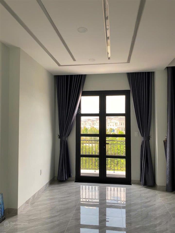 Cho thuê biệt thự 200m2 vinhomes grand park, hoàn thiện cơ bản, giá 35tr/th