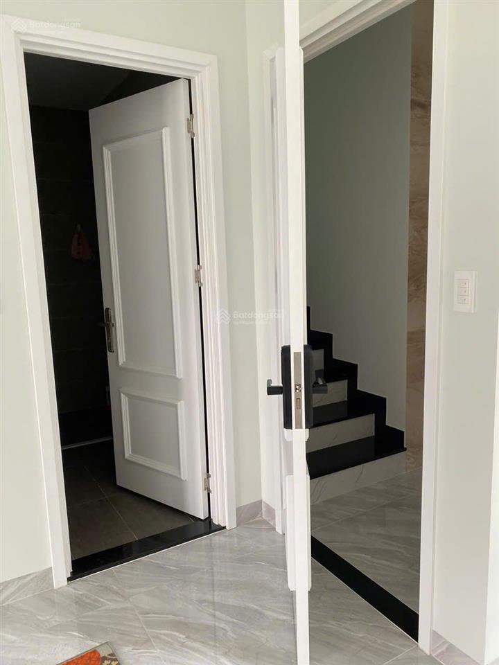 Cho thuê biệt thự 200m2 vinhomes grand park, hoàn thiện cơ bản, giá 35tr/th