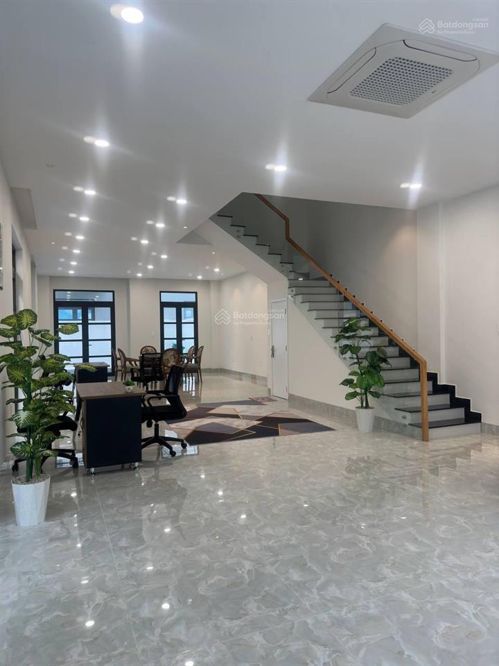 Cho thuê biệt thự 200m2 vinhomes grand park, hoàn thiện cơ bản, giá 35tr/th