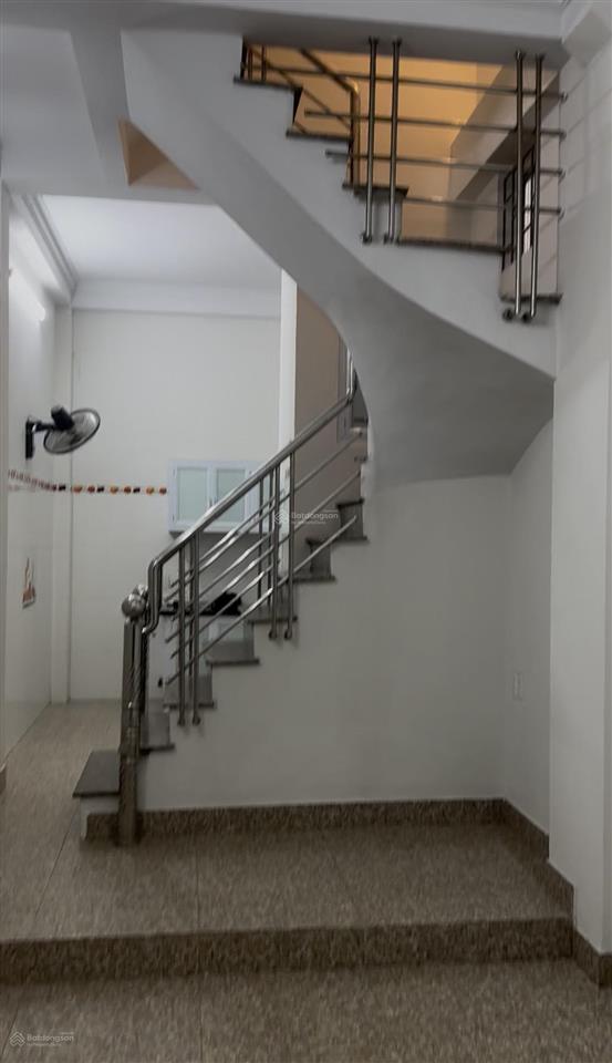 Cho thuê cả nhà 4 tầng phố thanh lân