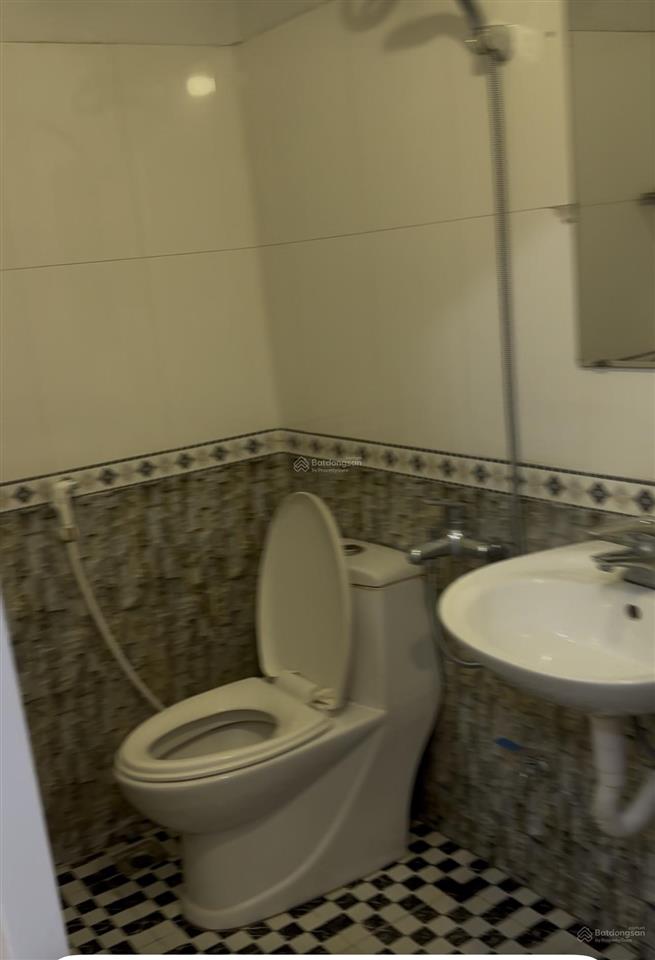 Cho thuê cả nhà 4 tầng phố thanh lân