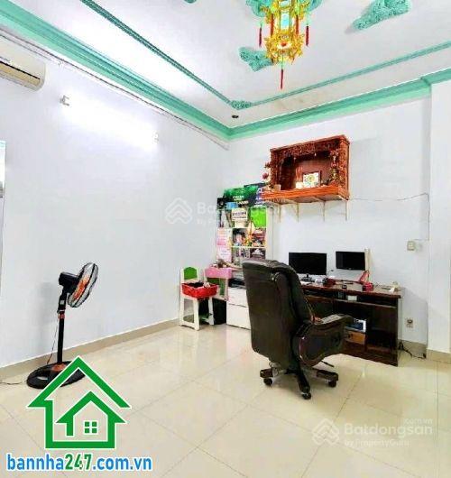 Chỉ 9,8 tỷ (tl) hxh thông  nguyễn cửu đàm dt 100m (6.2 14)m  nở hậu 7.2m  3pn  3wc