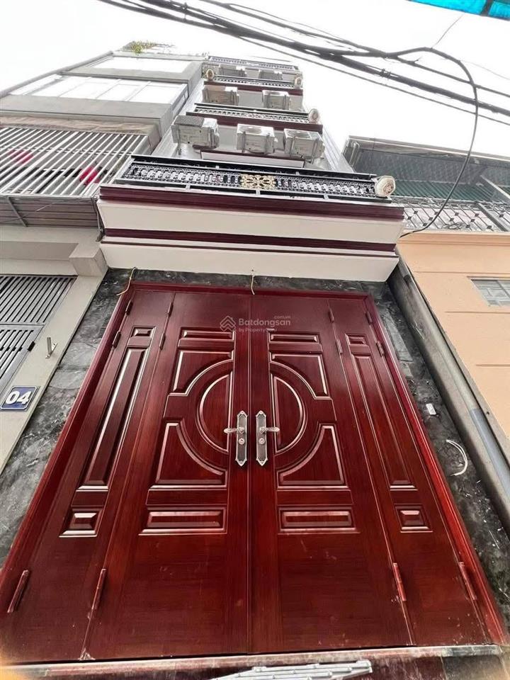 Nhà đẹp 5 tầng, bước vài bước ra hồ, thêm vài bước nữa tới lăng bác
