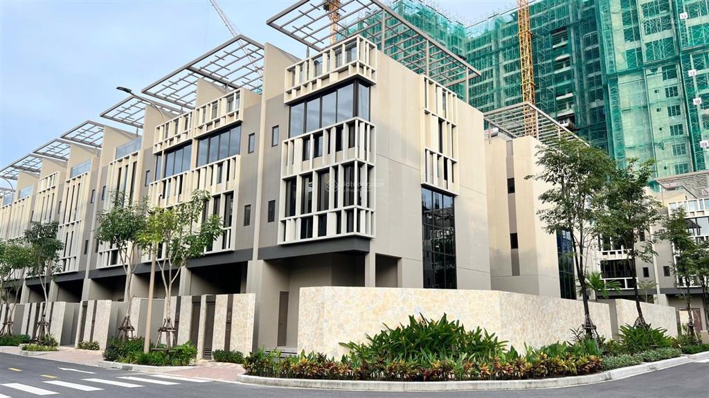 Bán gấp nhà phố the orchard đối diện hồ bơi. 90m2 đất. giá 10,8 tỷ