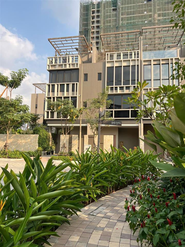 Bán gấp nhà phố the orchard đối diện hồ bơi. 90m2 đất. giá 10,8 tỷ