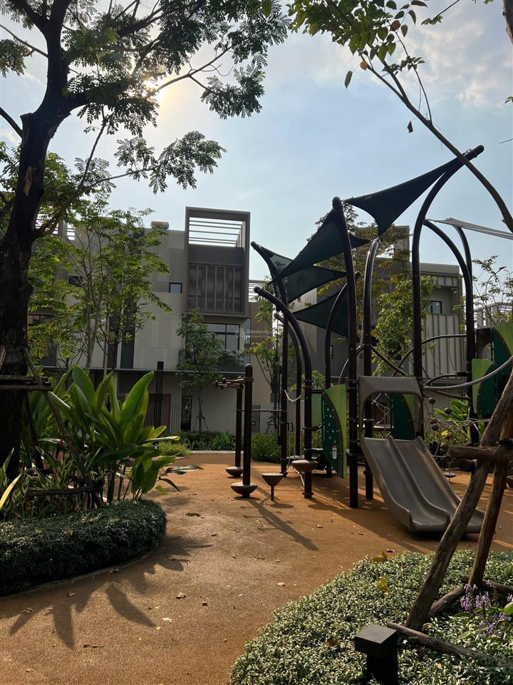 Bán gấp nhà phố the orchard đối diện hồ bơi. 90m2 đất. giá 10,8 tỷ