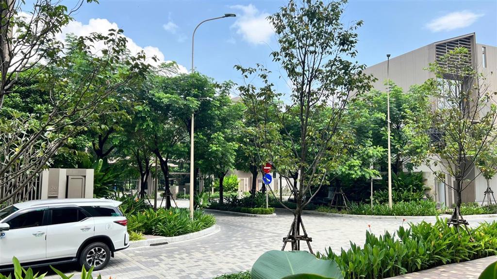 Bán gấp nhà phố the orchard đối diện hồ bơi. 90m2 đất. giá 10,8 tỷ