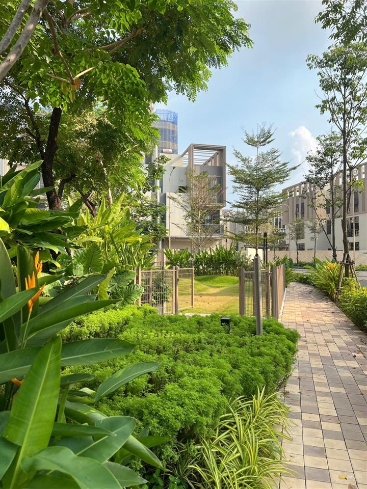 Bán gấp nhà phố the orchard đối diện hồ bơi. 90m2 đất. giá 10,8 tỷ