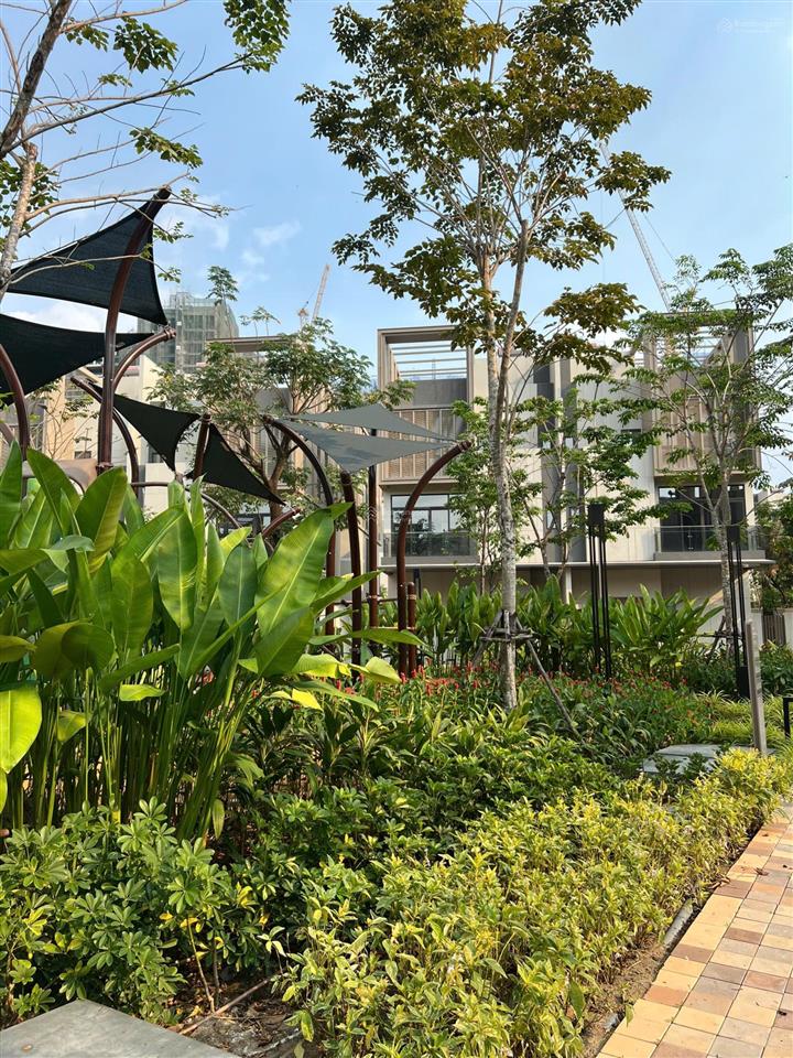 Bán biệt thự the orchard, giá chỉ 93 triệu/m2. diện tích đất 222m2.  0909 427 ***