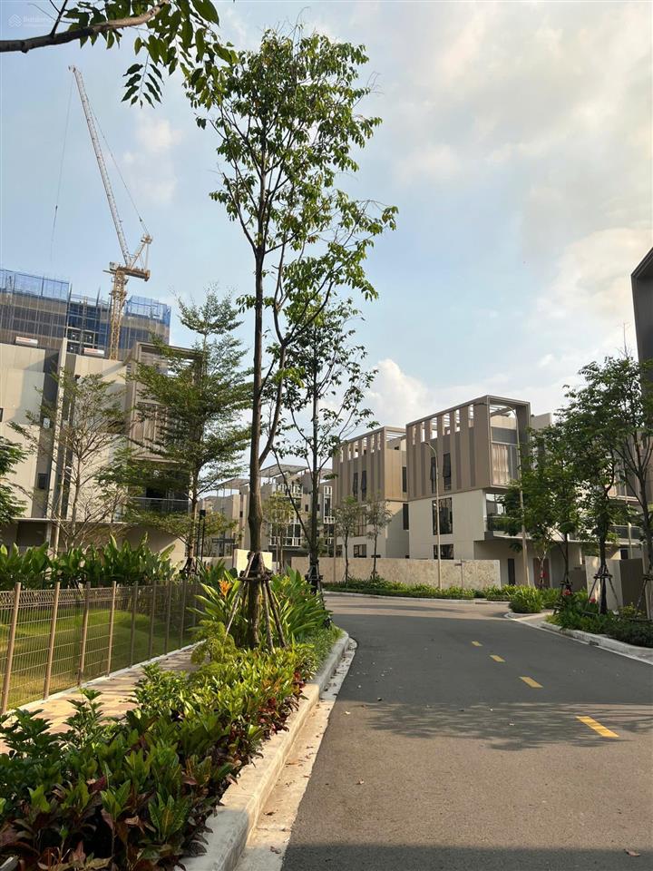 Bán biệt thự the orchard, giá chỉ 93 triệu/m2. diện tích đất 222m2.  0909 427 ***