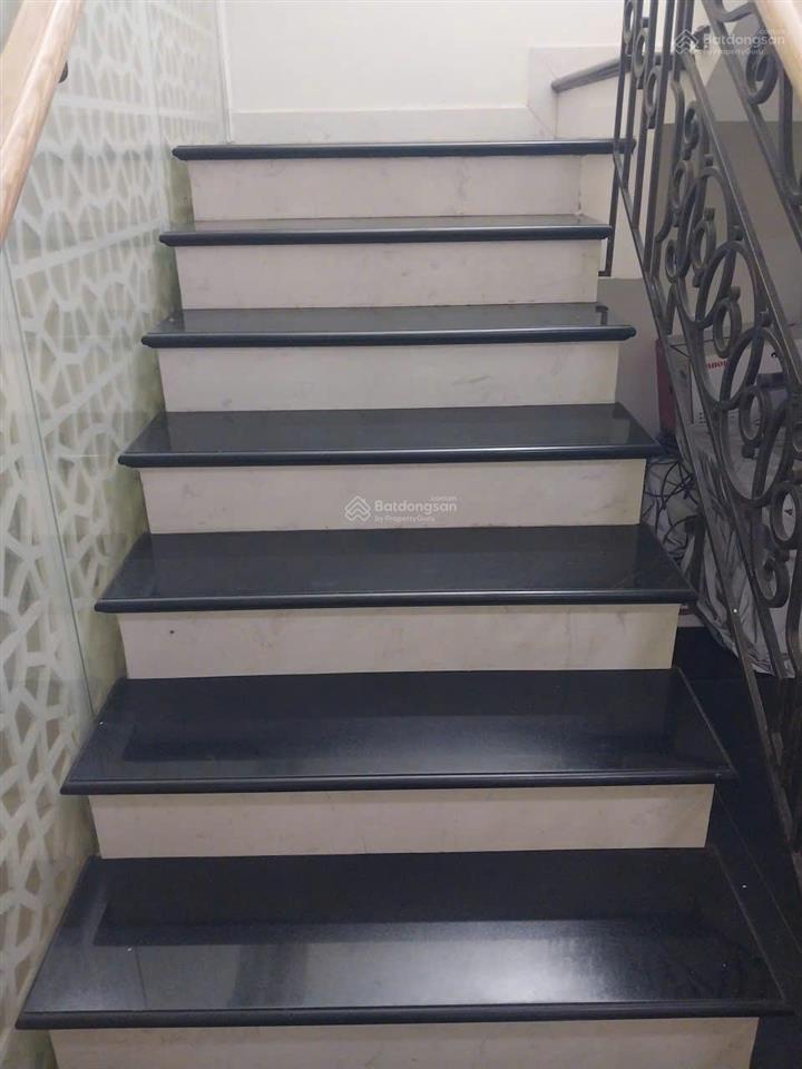 Cho thuê nhà mặt phố, nguyên căn. giá 40 triệu/tháng. mặt tiền đường ba vì (quận 10 cũ)