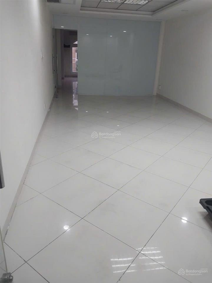 Cho thuê nhà mặt phố, nguyên căn. giá 40 triệu/tháng. mặt tiền đường ba vì (quận 10 cũ)