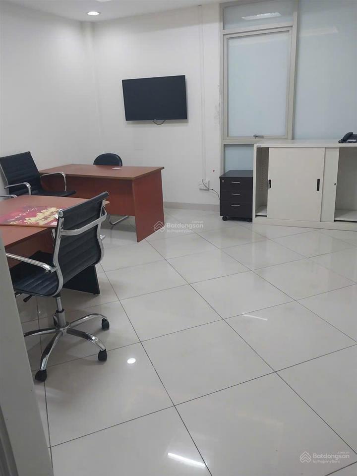 Cho thuê nhà mặt phố, nguyên căn. giá 40 triệu/tháng. mặt tiền đường ba vì (quận 10 cũ)
