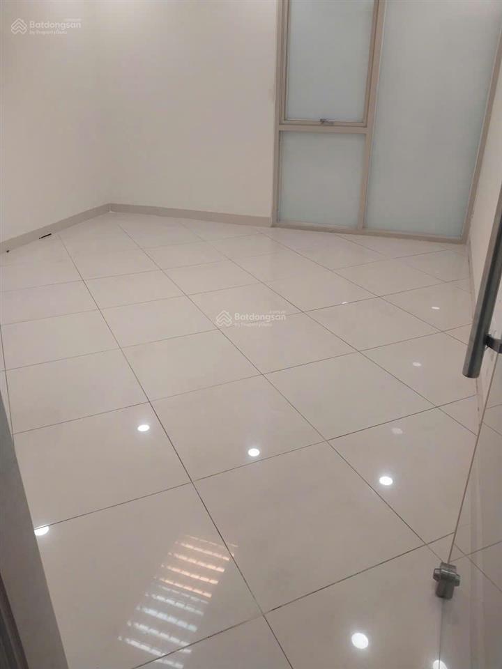 Cho thuê nhà mặt phố, nguyên căn. giá 40 triệu/tháng. mặt tiền đường ba vì (quận 10 cũ)