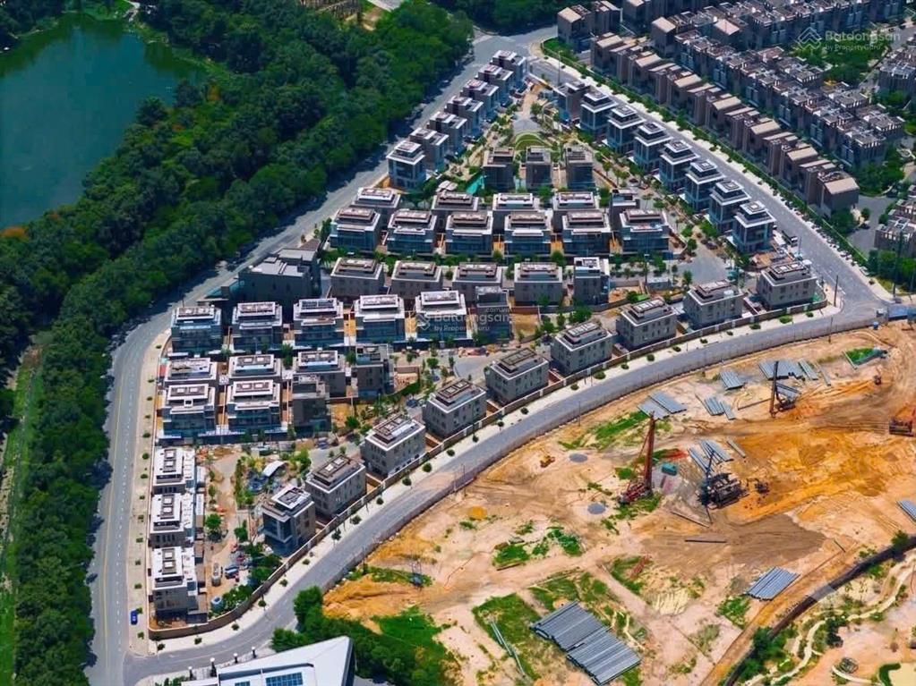 Bán căn biệt thự lô góc dt đất 243,4m2  orchard mansion. giá 32 tỷ. thanh toán chỉ 20% đến 11/2027