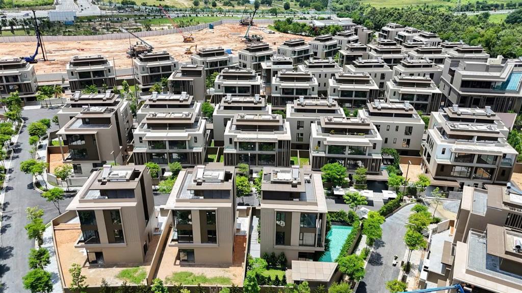 Bán căn biệt thự lô góc dt đất 243,4m2  orchard mansion. giá 32 tỷ. thanh toán chỉ 20% đến 11/2027