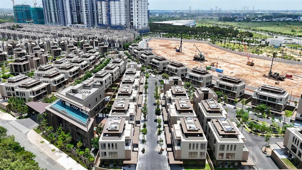 Bán căn biệt thự lô góc dt đất 243,4m2  orchard mansion. giá 32 tỷ. thanh toán chỉ 20% đến 11/2027