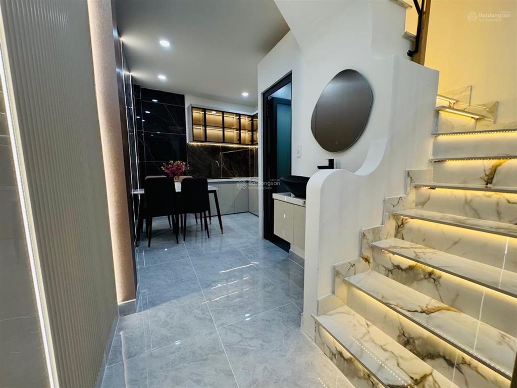 Tầm 3 nhà 3 tầng, full nội thất, sổ sách chỉnh chu!