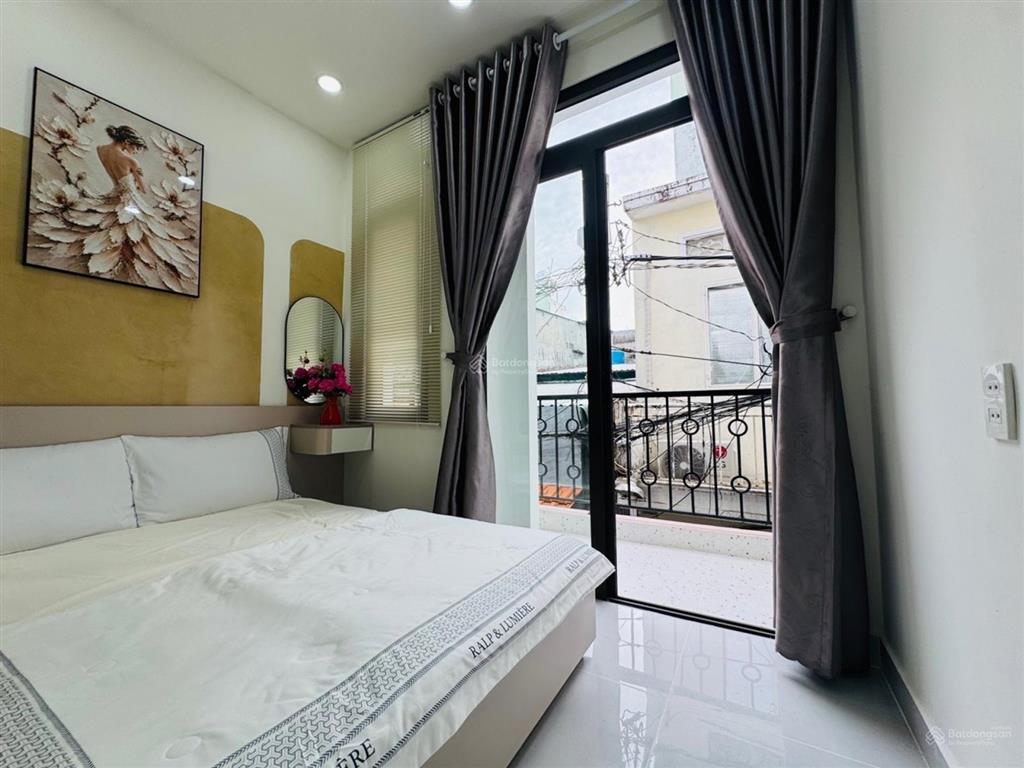 Tầm 3 nhà 3 tầng, full nội thất, sổ sách chỉnh chu!