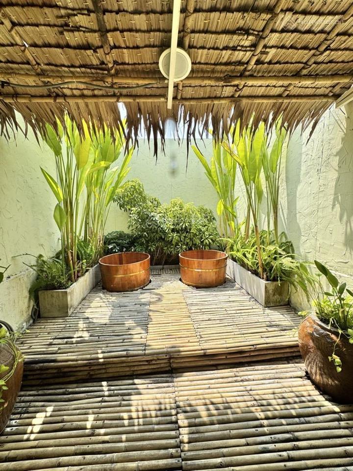 99m nở hậu hẻm ô tô thông nhà đang kinh doanh spa!