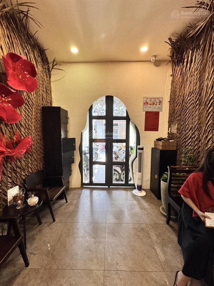 99m nở hậu hẻm ô tô thông nhà đang kinh doanh spa!