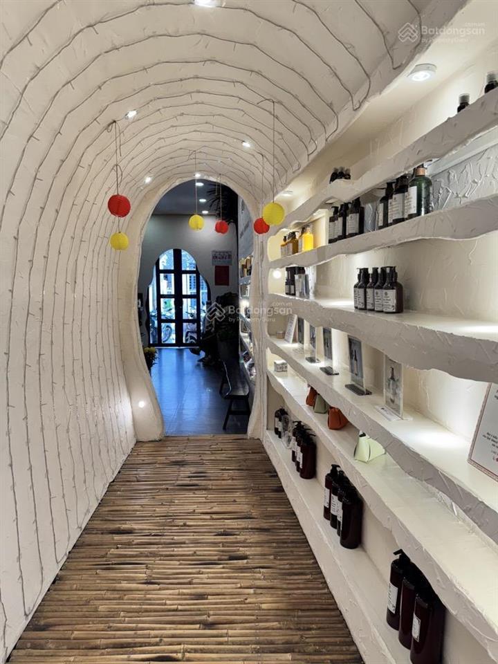99m nở hậu hẻm ô tô thông nhà đang kinh doanh spa!