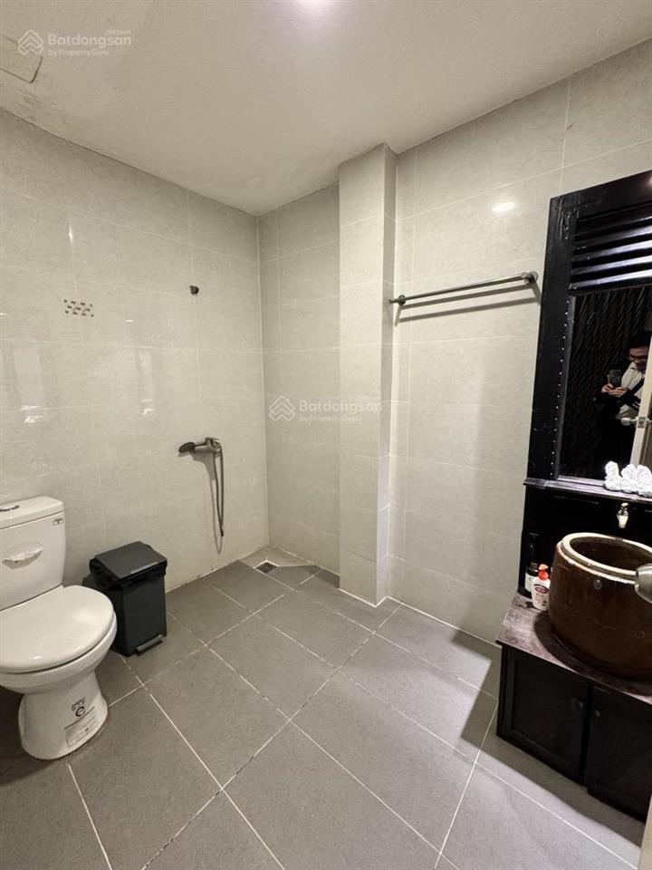 99m nở hậu hẻm ô tô thông nhà đang kinh doanh spa!