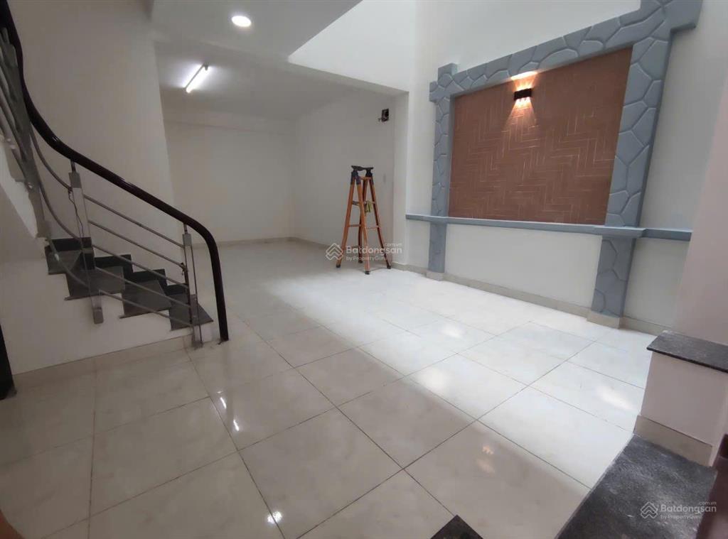Nhà mặt tiền ngang 5m giá rẻ khu sân bay đường nguyễn cảnh dị