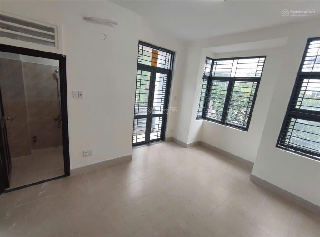 Nhà mặt tiền ngang 5m giá rẻ khu sân bay đường nguyễn cảnh dị