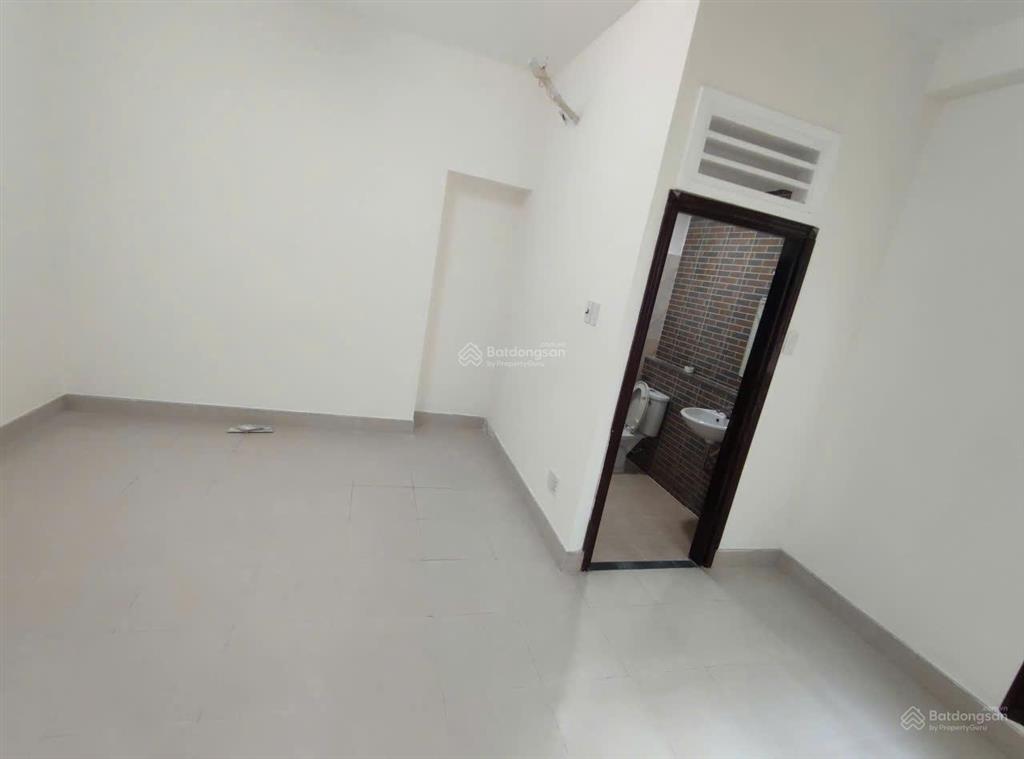 Nhà mặt tiền ngang 5m giá rẻ khu sân bay đường nguyễn cảnh dị