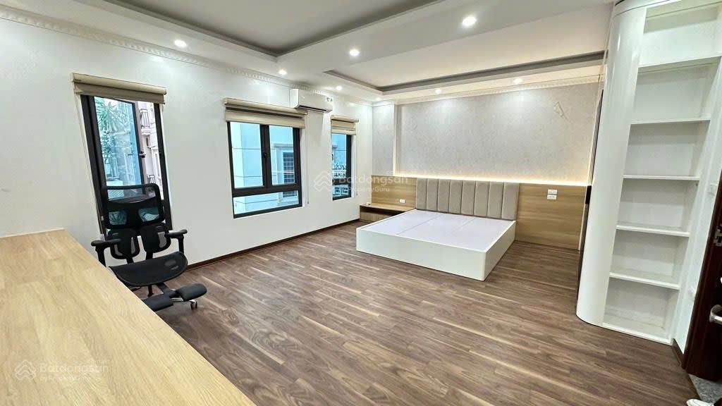 Nguyễn trãi  ngõ thông kd  7t thang máy  gara  50m2 16,8 tỷ