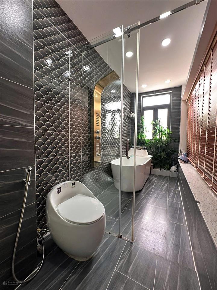 Bán nhà giá ngộp tại quận 6 đường hậu giang, 80m2/ 5 tỷ 2, sổ hồng riêng chính chủ.