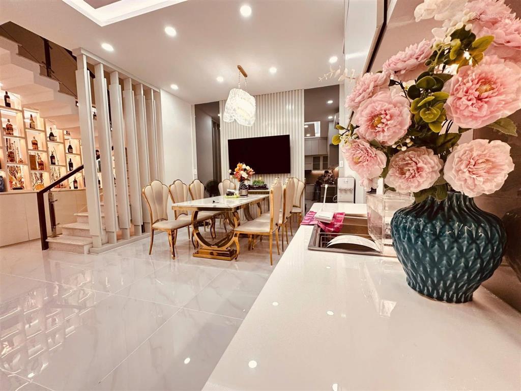 Bán nhà giá ngộp tại quận 6 đường hậu giang, 80m2/ 5 tỷ 2, sổ hồng riêng chính chủ.