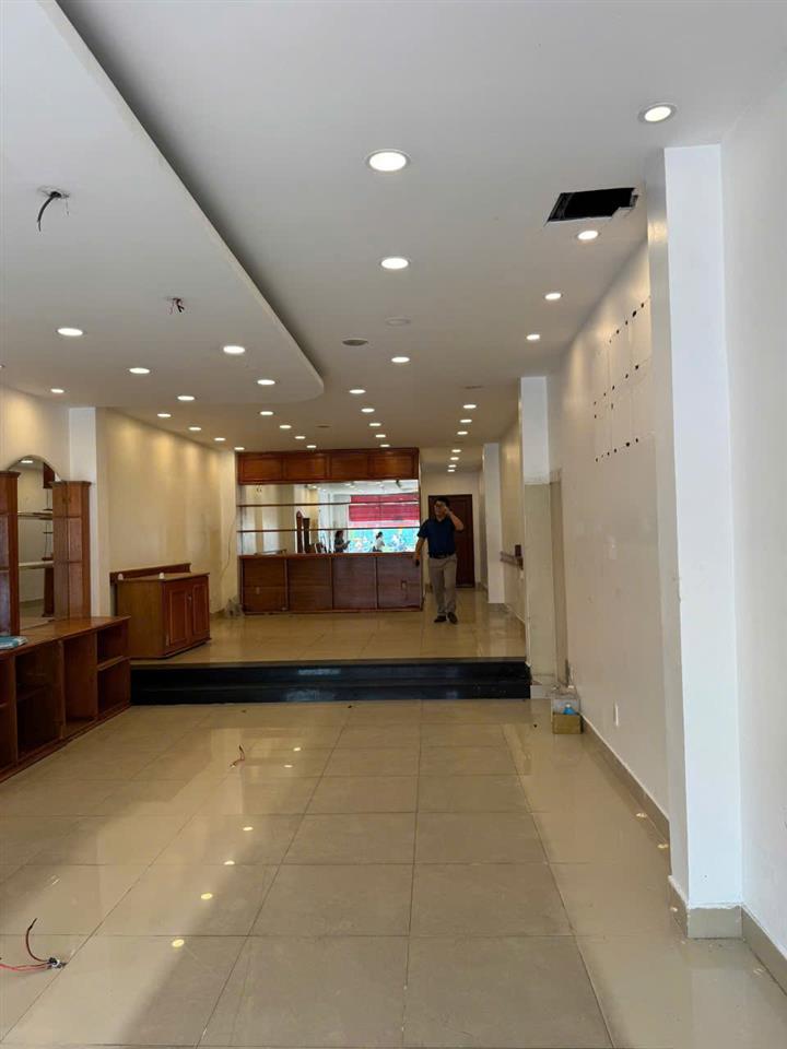 SIÊU PHẨM MẶT TIỀN CỘNG HÒA KINH DOANH SẦM UẤT – VỊ TRÍ VÀNG, DÒNG TIỀN CHO THUÊ LÊN ĐẾN