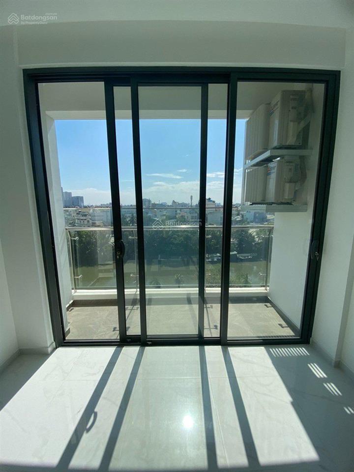 Chủ cần bán căn 2 phòng ngủ toà a view sông diện tích 68 m2 nhà mới 95%  tú cata 0909 931 ***