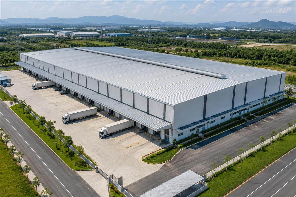 Cho thuê nhà kho 10.000m2 mới xây tại quảng nam  dock container, pccc tự động, giá chỉ 75k/m2/th