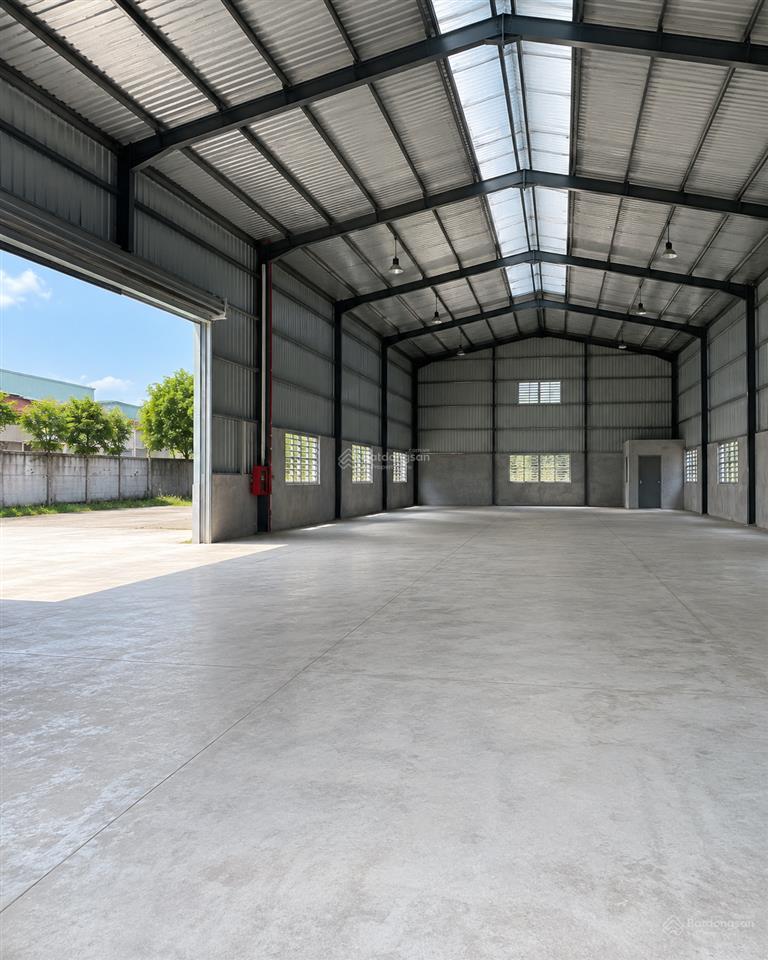 Nhà kho mới xây 350m2  gần chợ miếu bông  giá chỉ 16 triệu/tháng