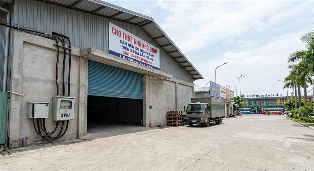 Cho thuê nhà kho 300m2 gần bến xe trung tâm, sẵn điện 3 pha, giá 15 triệu