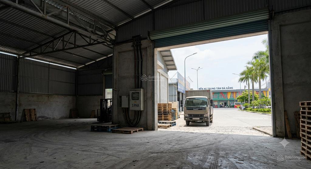 Cho thuê nhà kho 300m2 gần bến xe trung tâm, sẵn điện 3 pha, giá 15 triệu