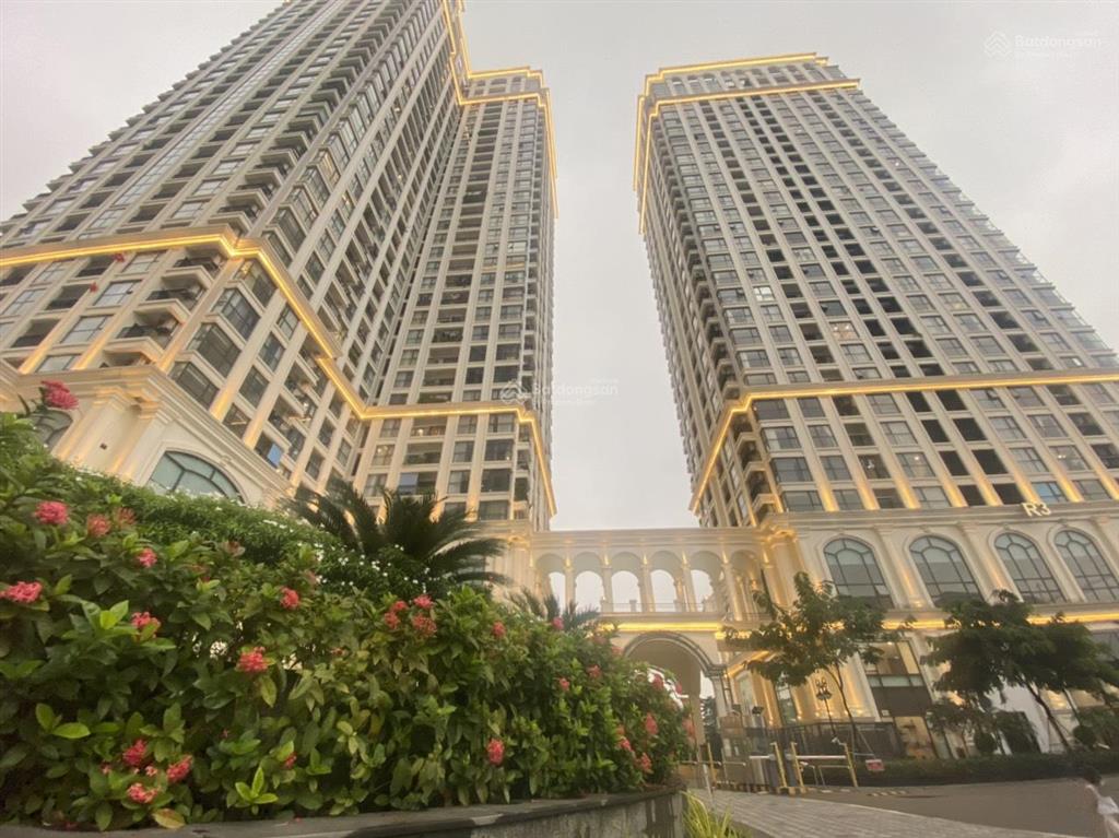 Cần bán căn góc 3pn 2vs 100m2 . nội thất cơ bản. giá 93tr/m2. view sông hồng. sẵn sổ