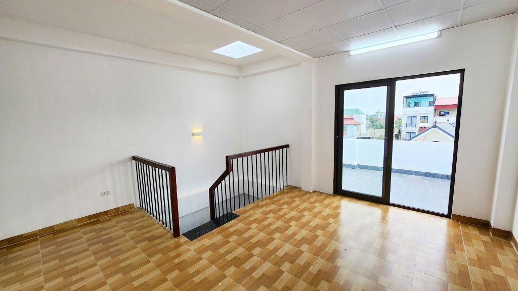 Bán nhà ngõ 68 Nguyễn Văn Linh, 35m vuông 5 tầng, giá 7.6 tỷ