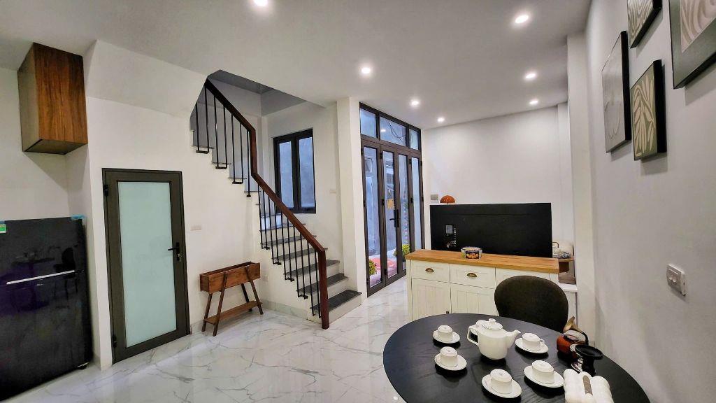 Bán nhà ngõ 68 Nguyễn Văn Linh, 35m vuông 5 tầng, giá 7.6 tỷ