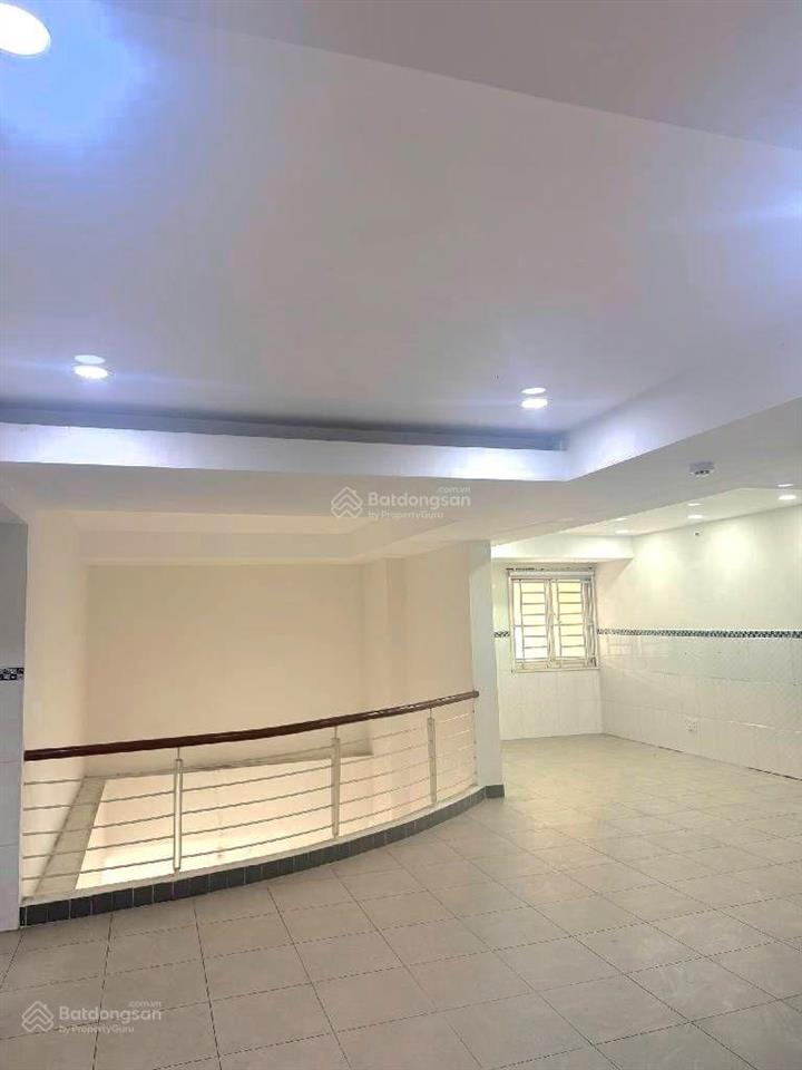 Shophouse 3 mặt tiền ngay vành đai 2 chỉ 5.4 tỷ 158m ngang hơn 10m kinh doanh cực