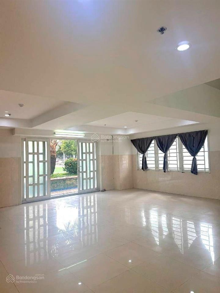 Shophouse 3 mặt tiền ngay vành đai 2 chỉ 5.4 tỷ 158m ngang hơn 10m kinh doanh cực